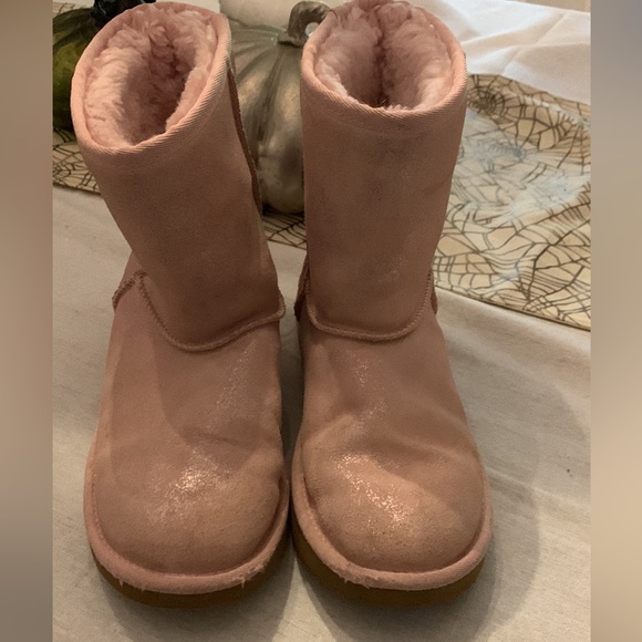 Metallic Pink Ugg boots - Picture 3 of 4